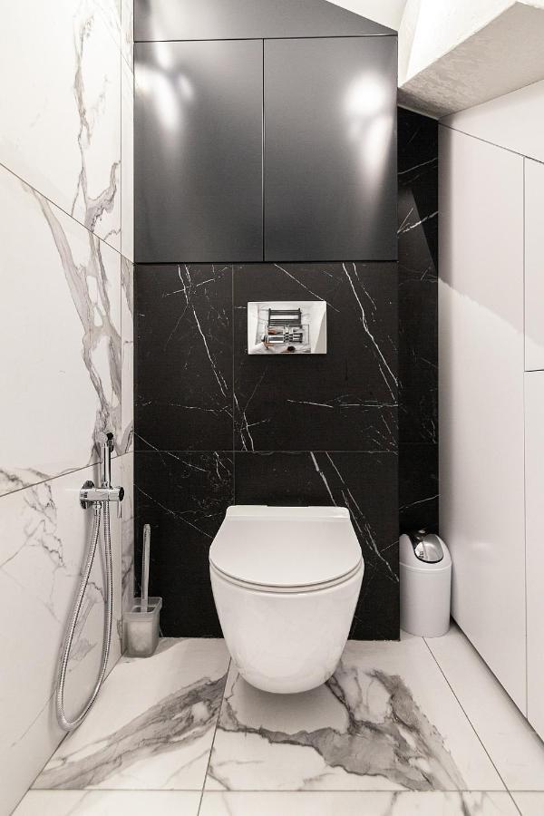 Lovely Apartment On Drahomanova Street Lviv Exterior photo
