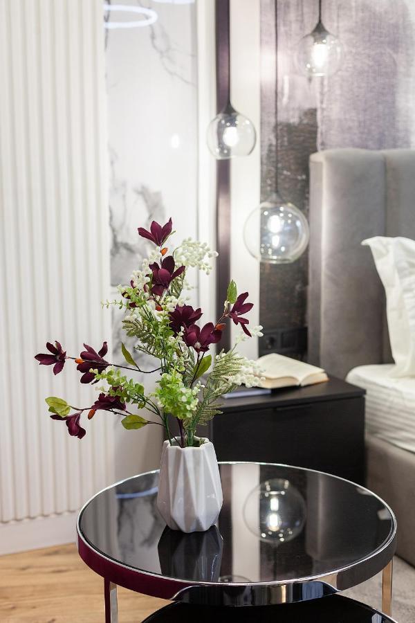Lovely Apartment On Drahomanova Street Lviv Exterior photo