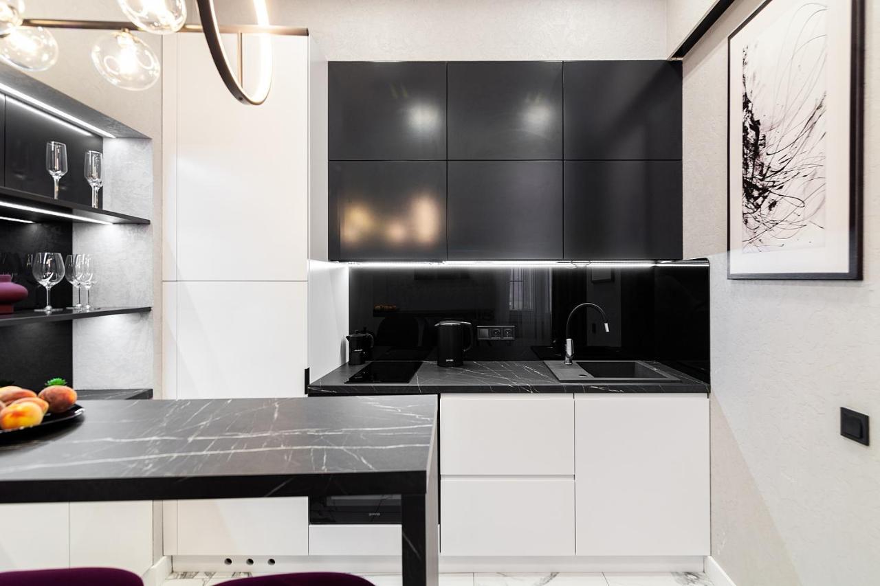 Lovely Apartment On Drahomanova Street Lviv Exterior photo