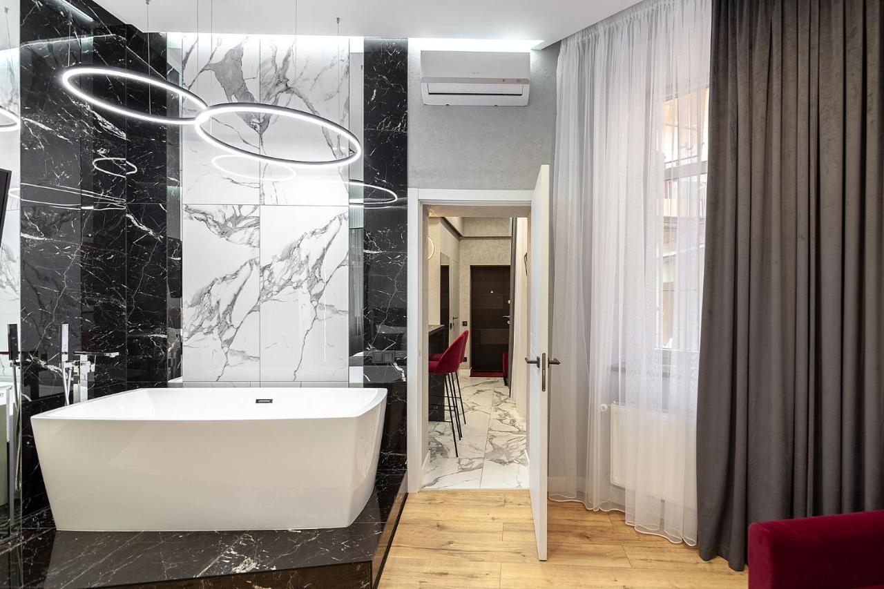 Lovely Apartment On Drahomanova Street Lviv Exterior photo